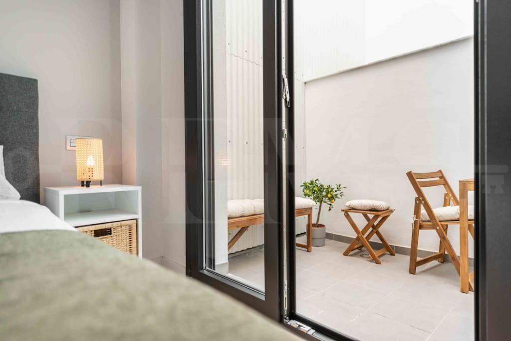 Fresh & Stylish Apartment With Parking By Rems マラガ エクステリア 写真